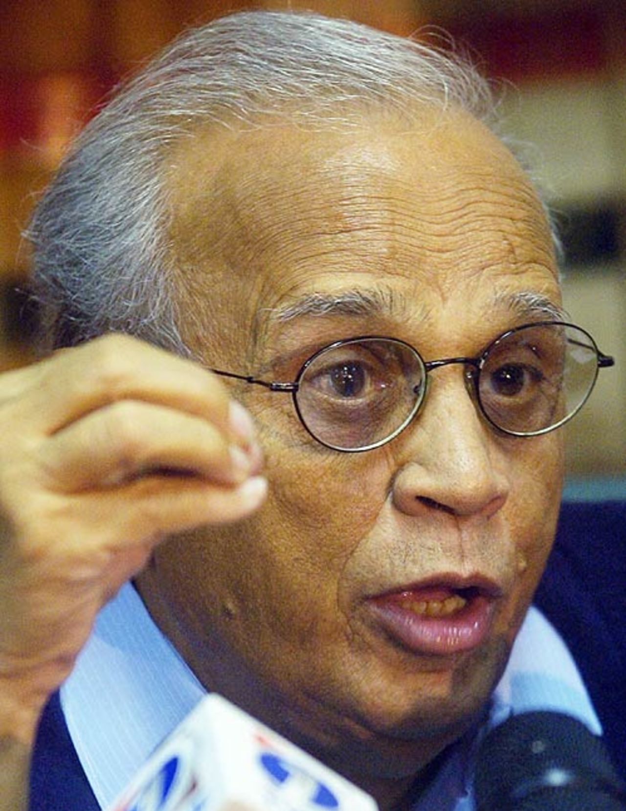 Pakistan's doping appellate committee chairman, Justice Fakhruddin Ibrahim, announces the decision to overturn the ban on Shoaib Akhtar and Mohammad Asif, Karachi, December 5, 2006