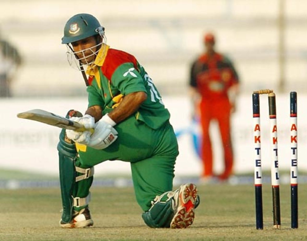 Khaled Mashud inspects the stumps after being bowled, Bangladesh v Zimbabwe, 3rd ODI, Bogra, December 5, 2006