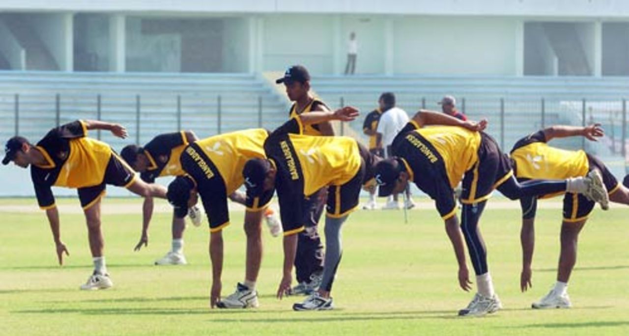 The Bangladesh team stretch ahead of the fourth one-day international, Dhaka, December 7, 2006