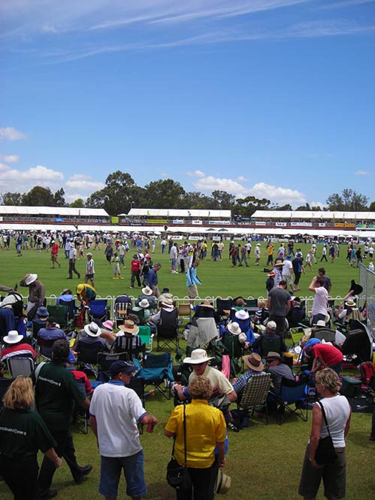 The sell-out crowd at the annual Lilac Hill festival match, Cricket Australia Chairman's XI v England XI, Lilac Hill, Perth, December 8, 2006