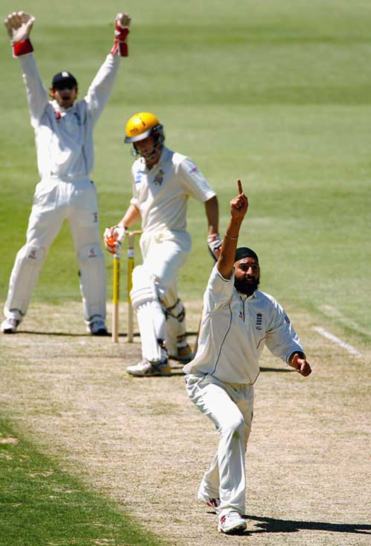 Monty Panesar has an appeal against Adam Voges turned down, Western Australia v England XI, Perth, December 9, 2006