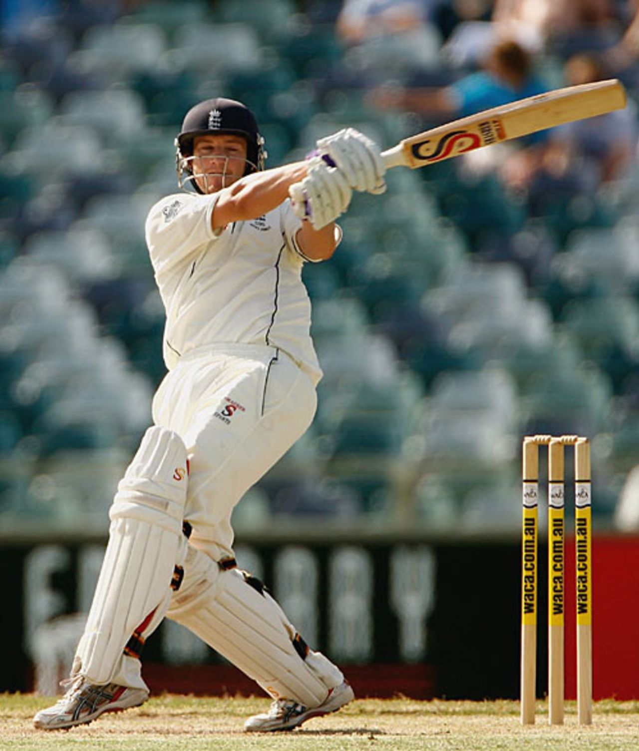 Chris Read pulls during his fifty, Western Australia v England XI, Perth, December 10, 2006
