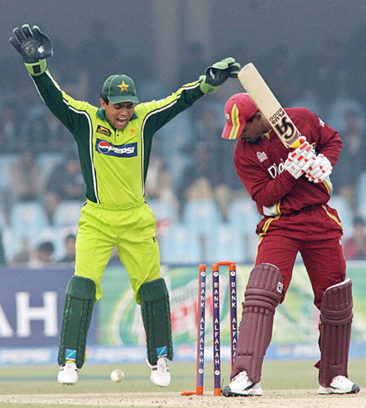Runako Morton is bowled by Abdur Rehman, Pakistan v West Indies, 3rd ODI, Lahore, December 10, 2006