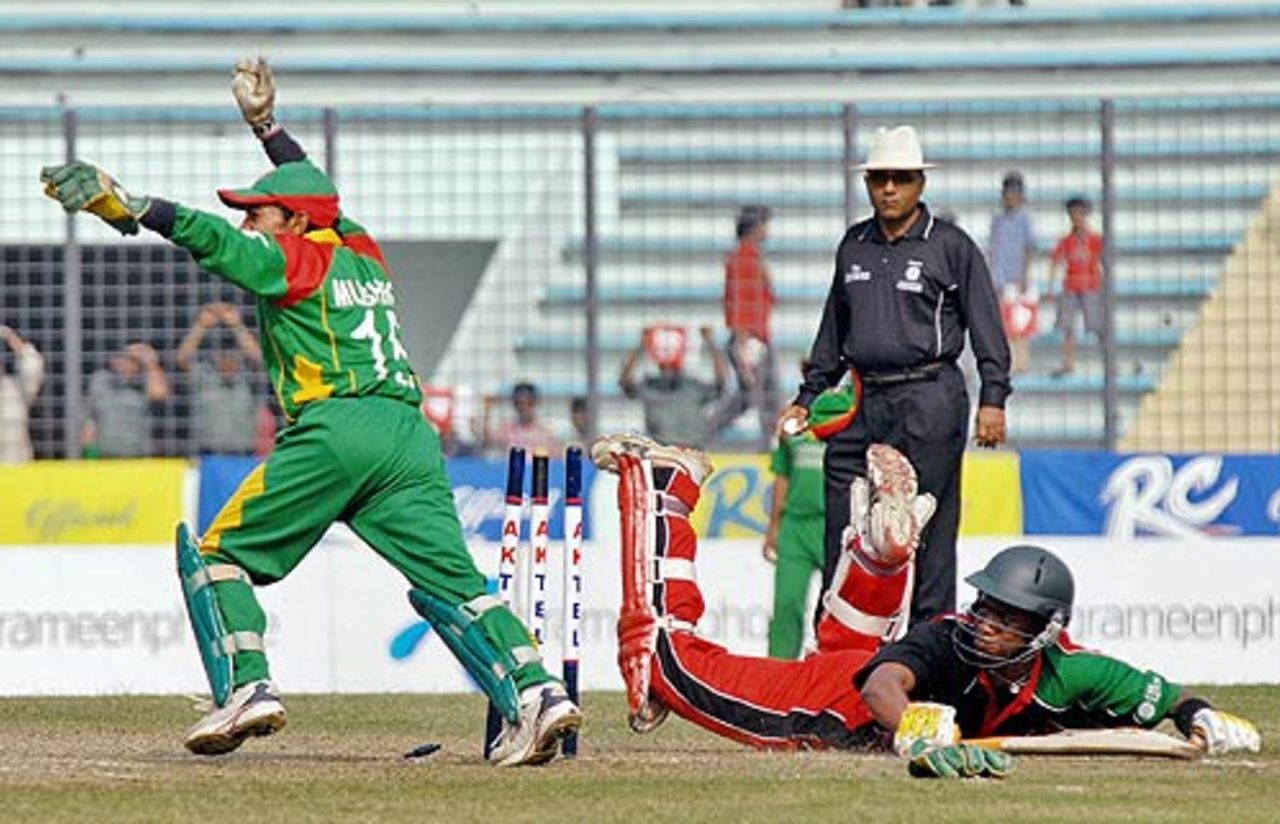 Chamu Chibhabha was run out for 27, Bangladesh v Zimbabwe, 5th ODI, Shere Bangla National Stadium, Mirpur, December 9, 2006