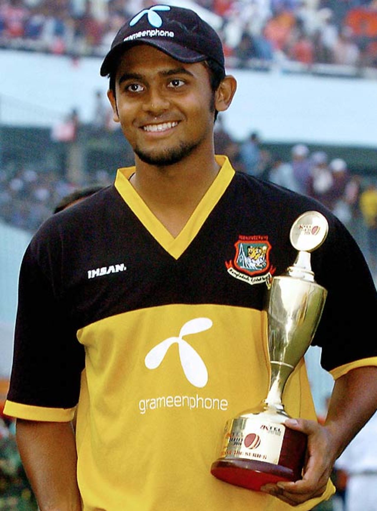Shahriar Nafees won the Man-of-the-Series award, Bangladesh v Zimbabwe, 5th ODI, Shere Bangla National Stadium, Mirpur, December 9, 2006