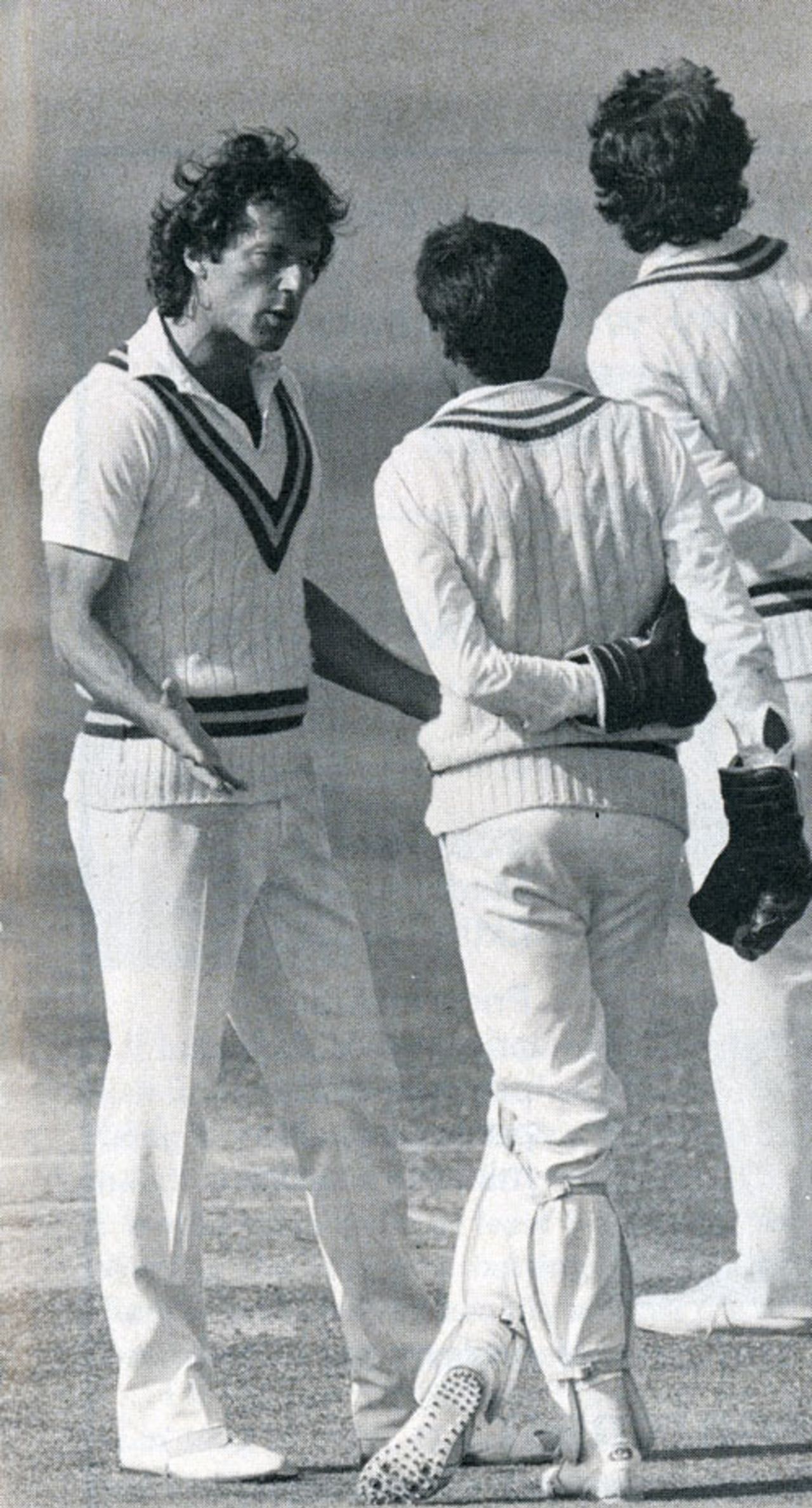 Imran Khan remonstrates with Saleem Yousuf after Yousuf had tried to claim he caught Ian Botham when he had clearly dropped the ball and picked it up off the turf, England v Pakistan, 3rd Test, Headingley, July 2, 1987