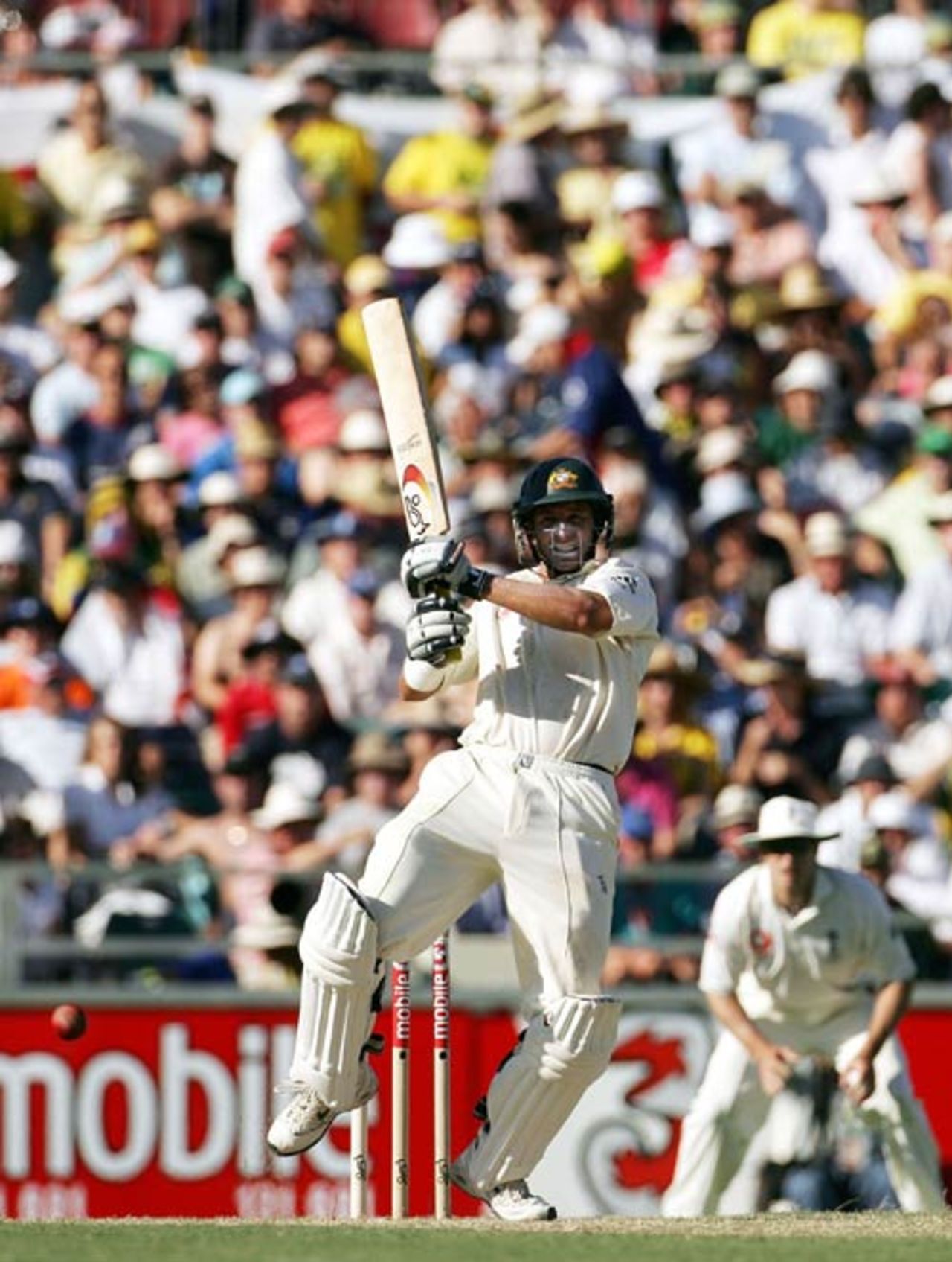 Mike Hussey pulls on his way to an unbeaten 64, Australia v England, 3rd Test, Perth, December 14, 2006