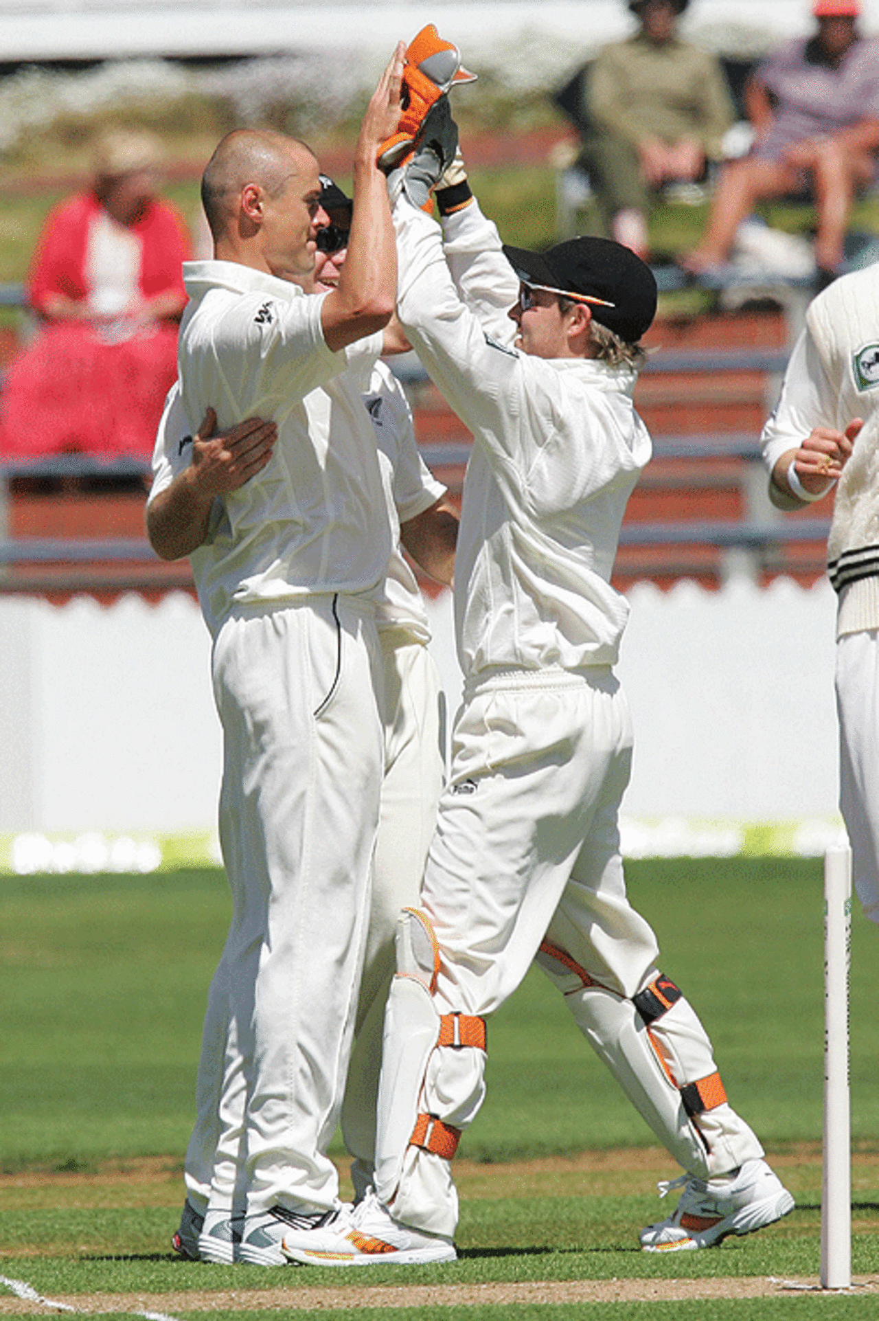 Chris Martin is congratulated on one of his three wickets, New Zealand v Sri Lanka, 2nd Test, Wellington, December 15, 2006