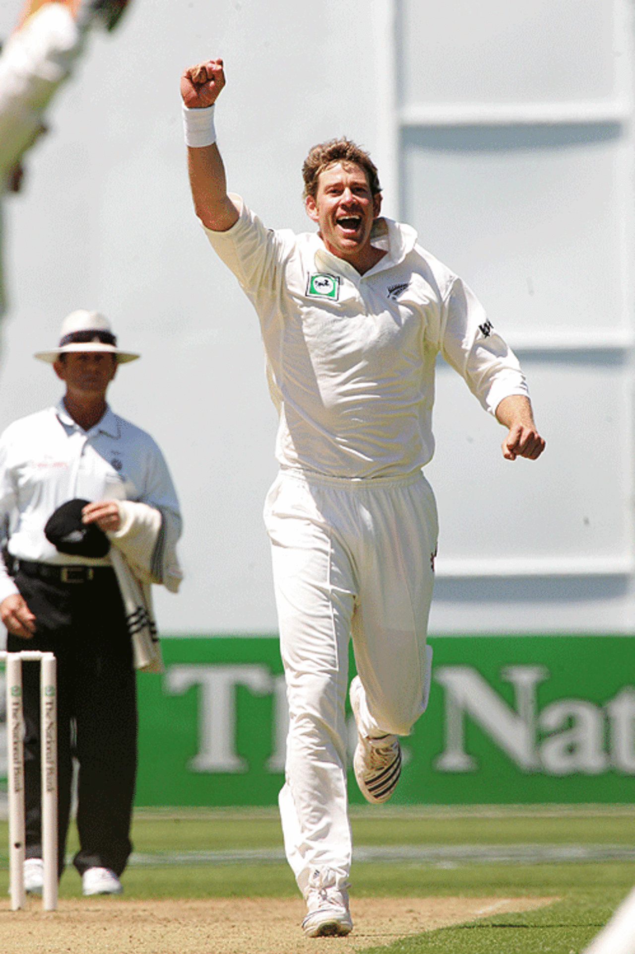 Jacob Oram celebrates the wicket of Chamara Kapugedera, New Zealand v Sri Lanka, 2nd Test, Wellington, December 15, 2006