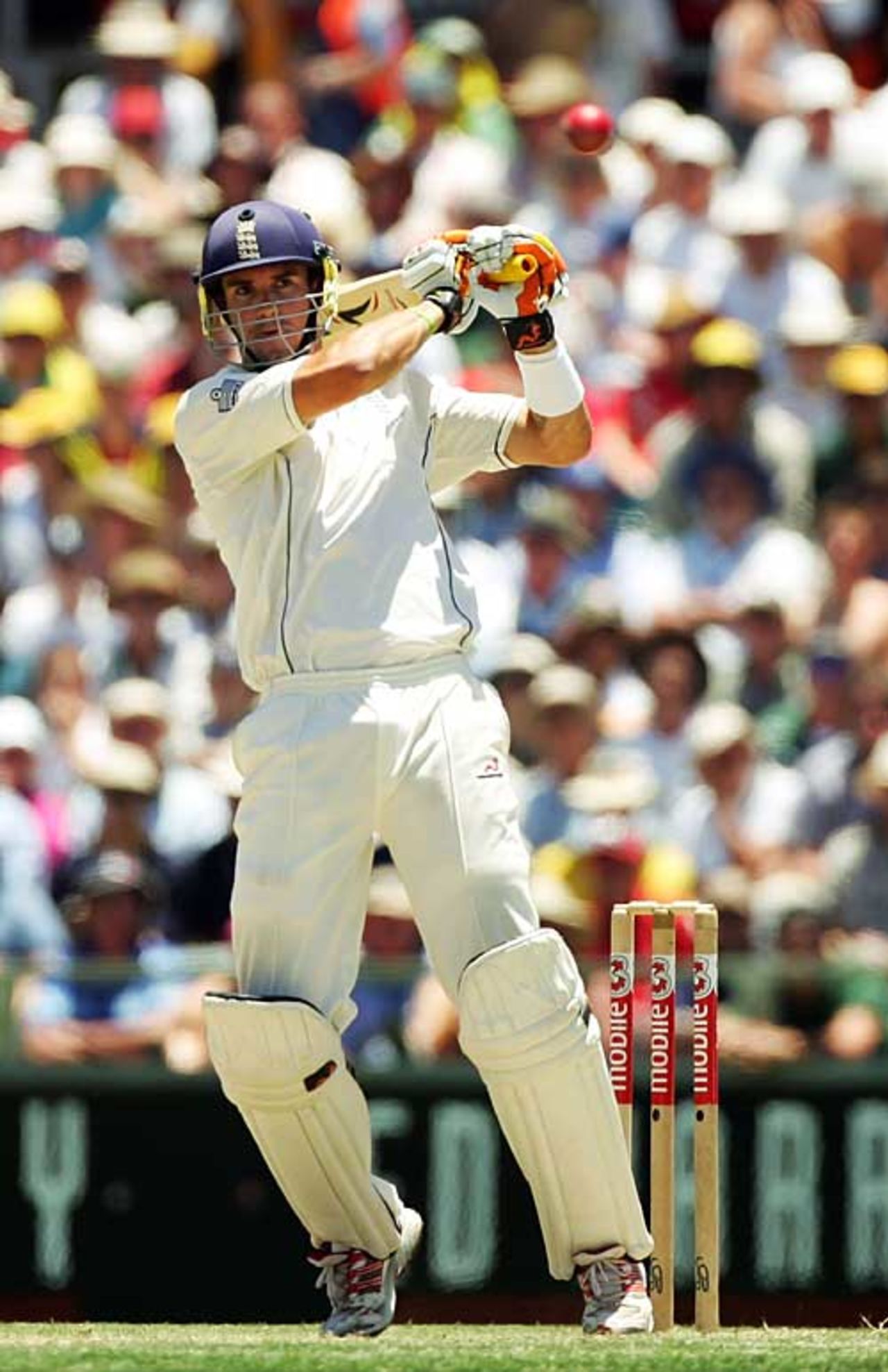 Kevin Pietersen latches onto a pull as he tried to boost England's total, Australia v England, 3rd Test, Perth, December 15, 2006