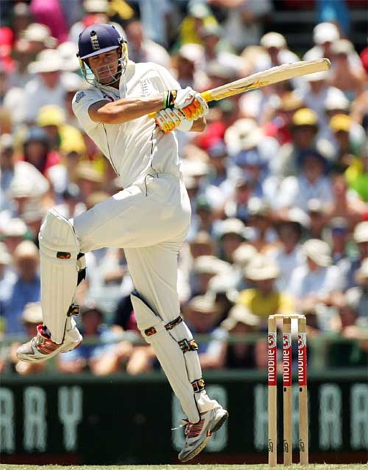 Kevin Pietersen pulls on his way to 70, Australia v England, 3rd Test, Perth, December 15, 2006