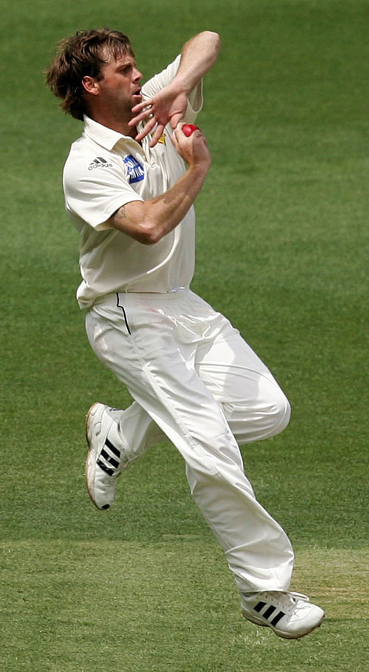 Shane Harwood about to deliver a ball, Victoria v New South Wales, Pura Cup, Melbourne, December 15, 2006