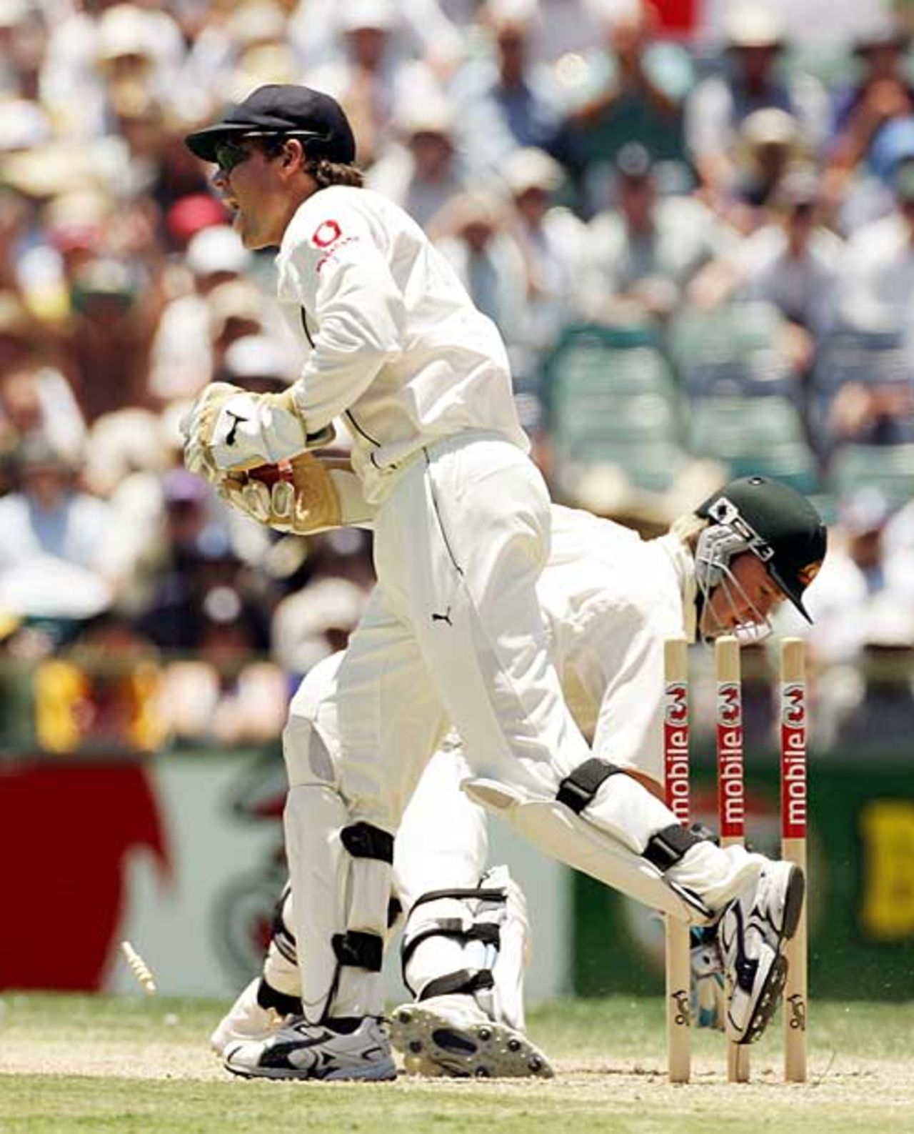 Geraint Jones just fails to stump Michael Clarke, Australia v England, 3rd Test, Perth, December 16, 2006