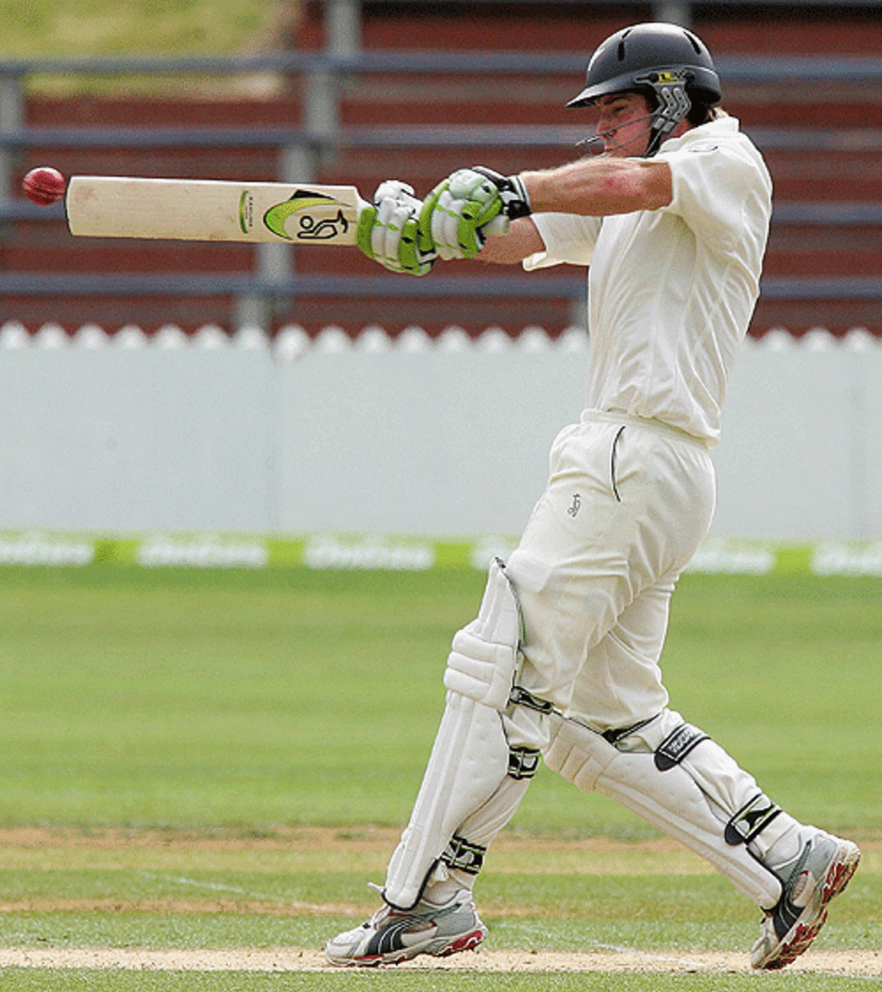 Jamie How played some firm pulls during his brisk 33, New Zealand v Sri Lanka, 2nd Test, Wellington, December 17, 2006