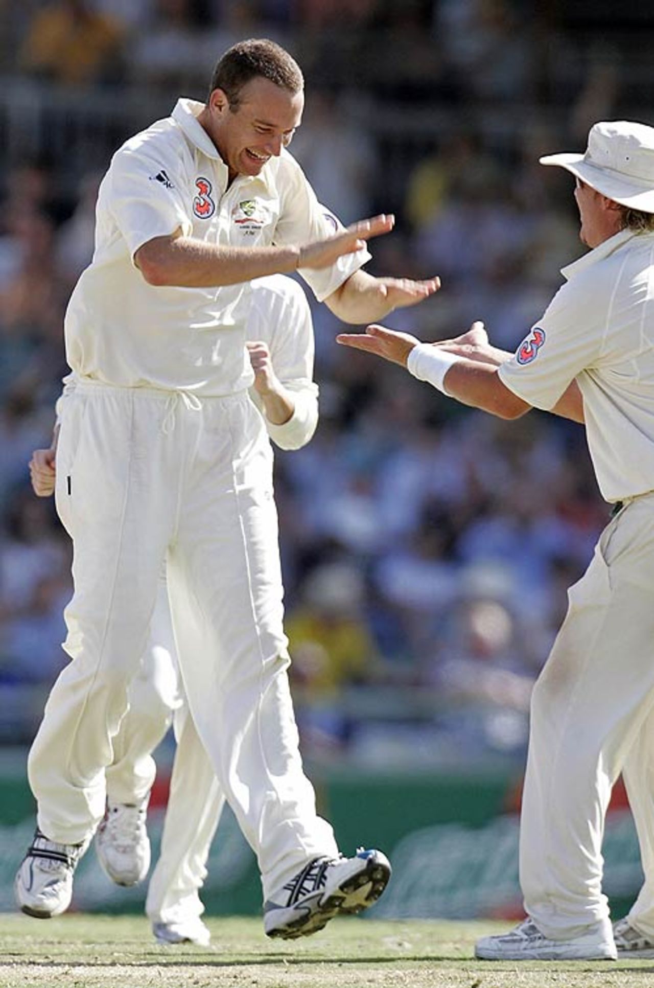 Stuart Clark celebrates the wicket of Paul Collingwood, Australia v England, 3rd Test, Perth, December 17, 2006