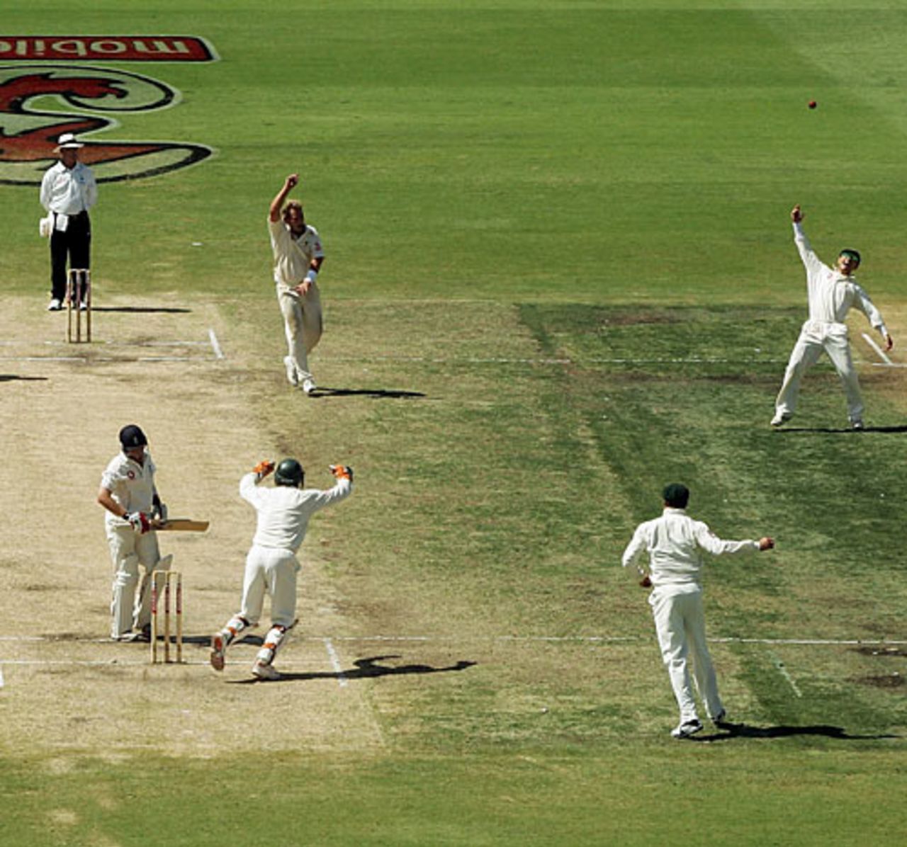 Ian Bell is caught by Justin Langer off Shane Warne, Australia v England, 3rd Test, Perth, December 17, 2006