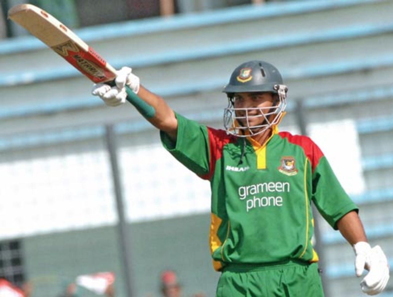 Mashrafe Mortaza reaches his whirlwind fifty, Bangladesh v Scotland, 1st ODI, Chittagong, December 15, 2006