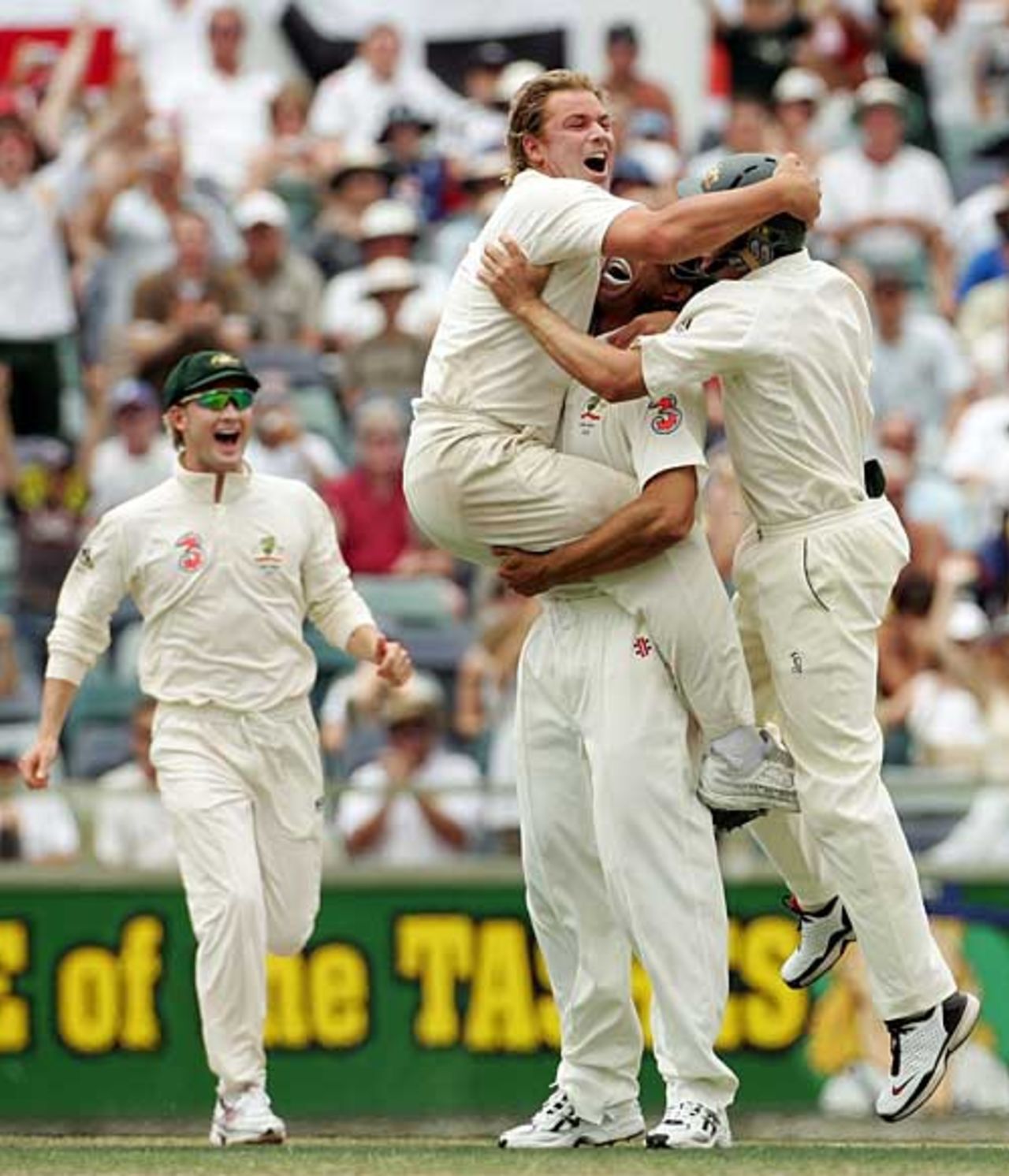 Shane Warne celebrates the Ashes-winning wicket, Australia v England, 3rd Test, Perth, December 18, 2006