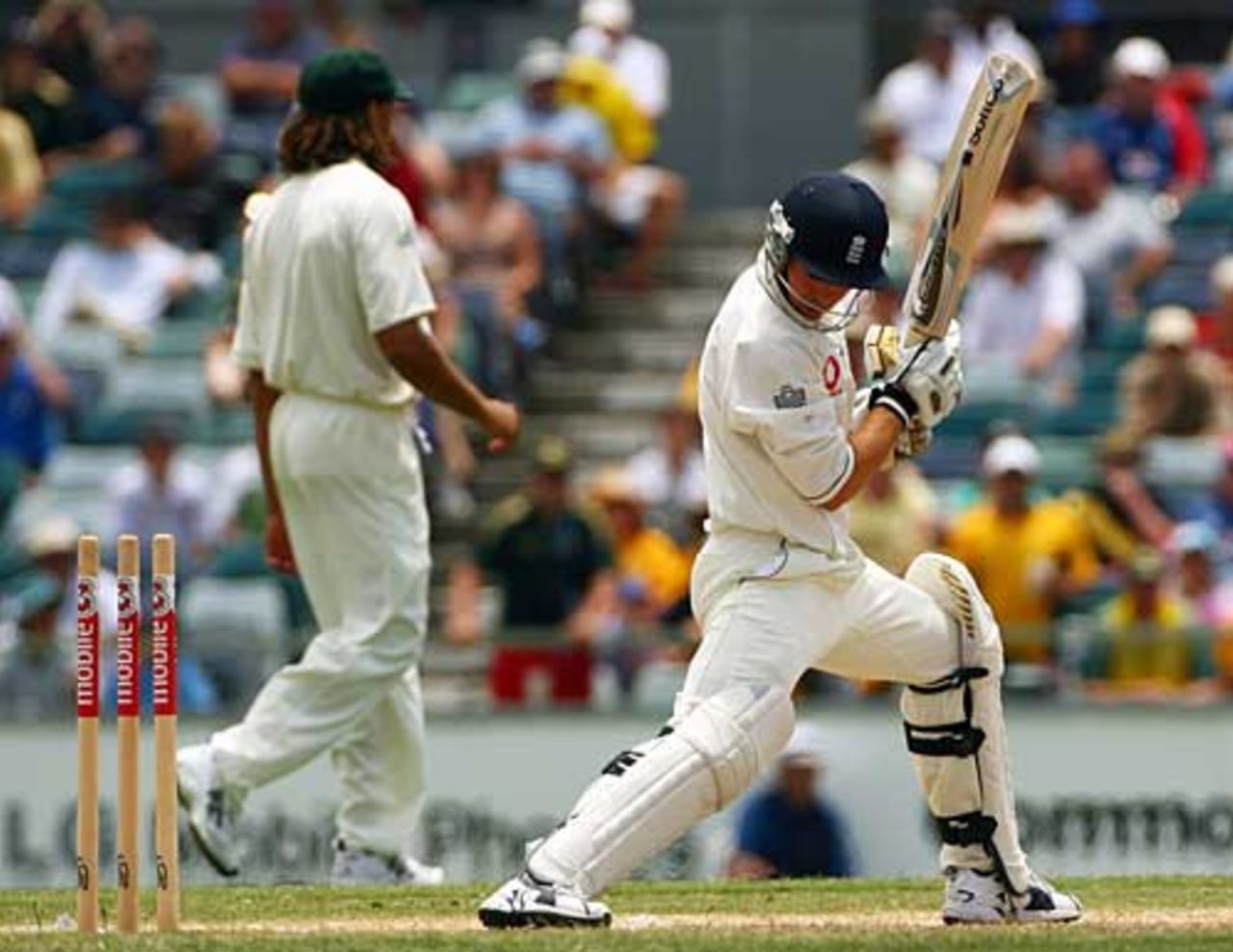 Geraint Jones looks back after being run out by Ricky Ponting, Australia v England, 3rd Test, Perth, December 18, 2006