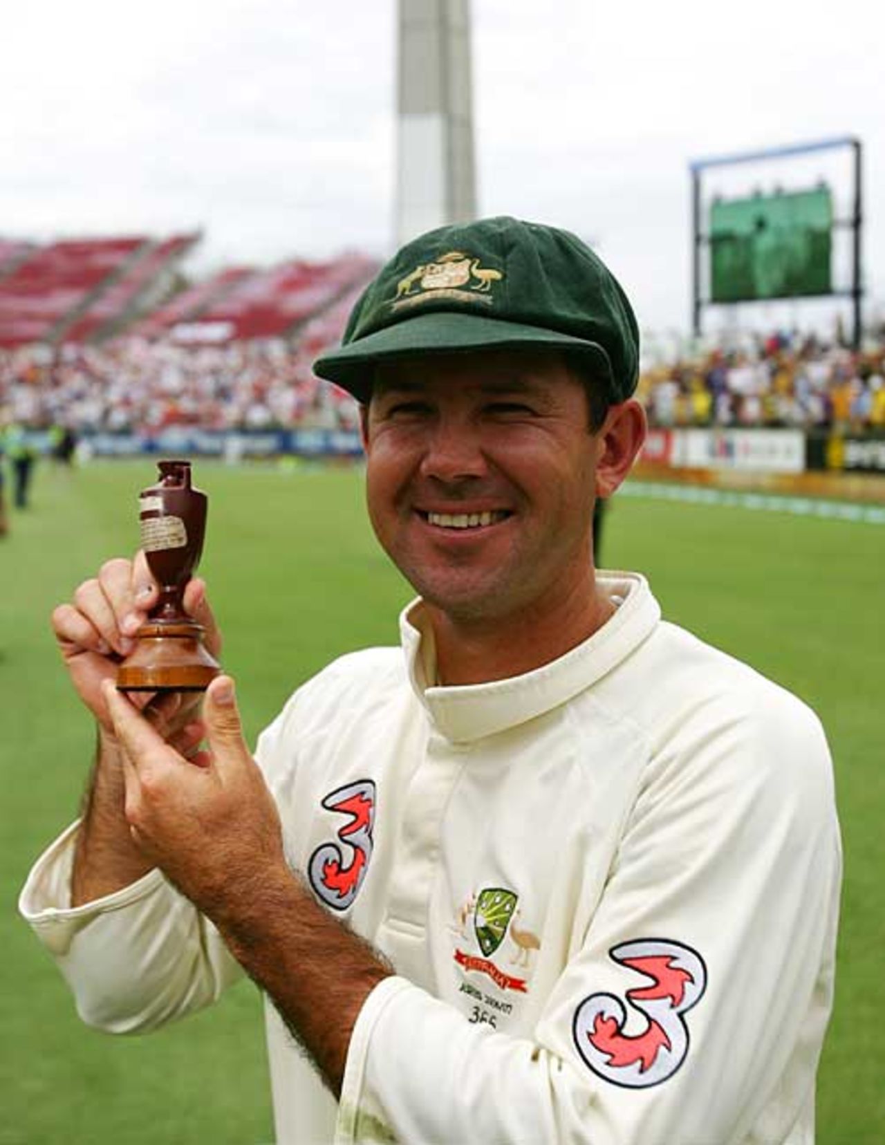 Ricky Ponting holds a replica of the Ashes, Australia v England, 3rd Test, Perth, December 18, 2006