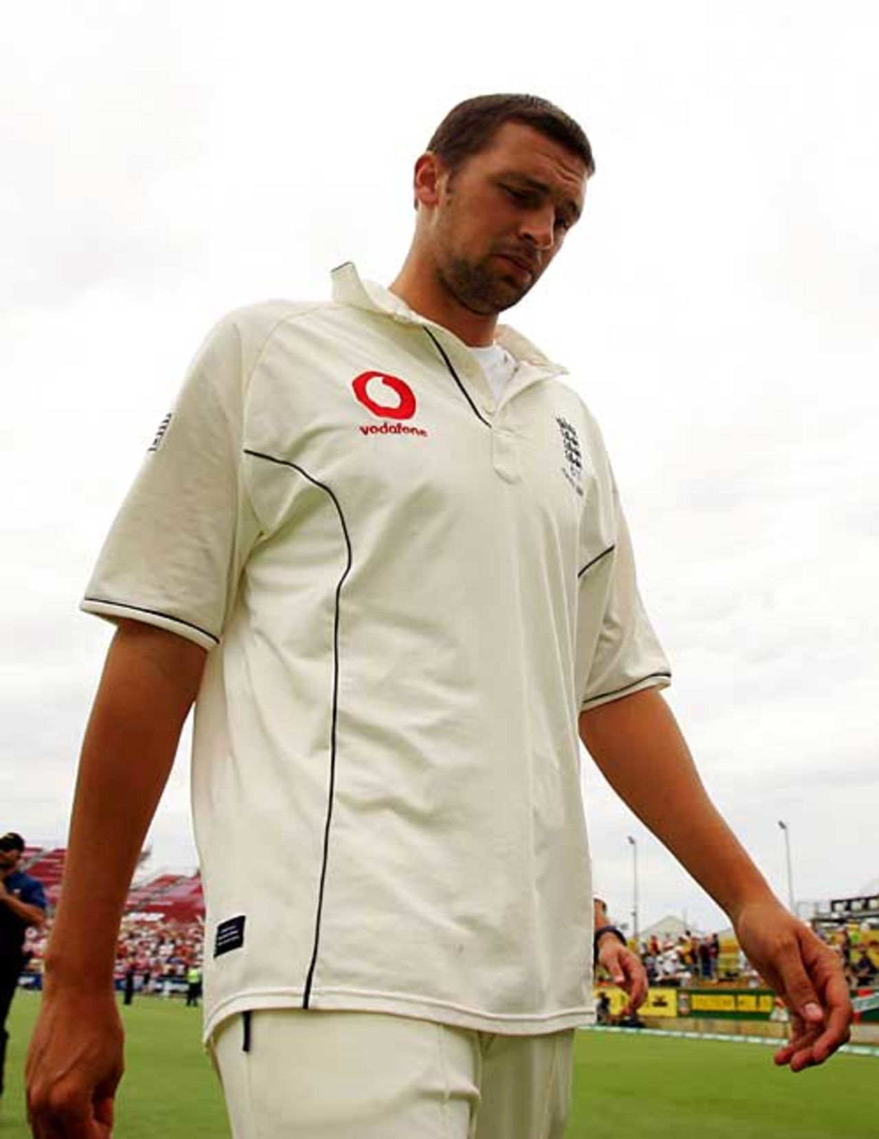 A dejected Steve Harmison leaves the WACA, Australia v England, 3rd Test, Perth, December 18, 2006