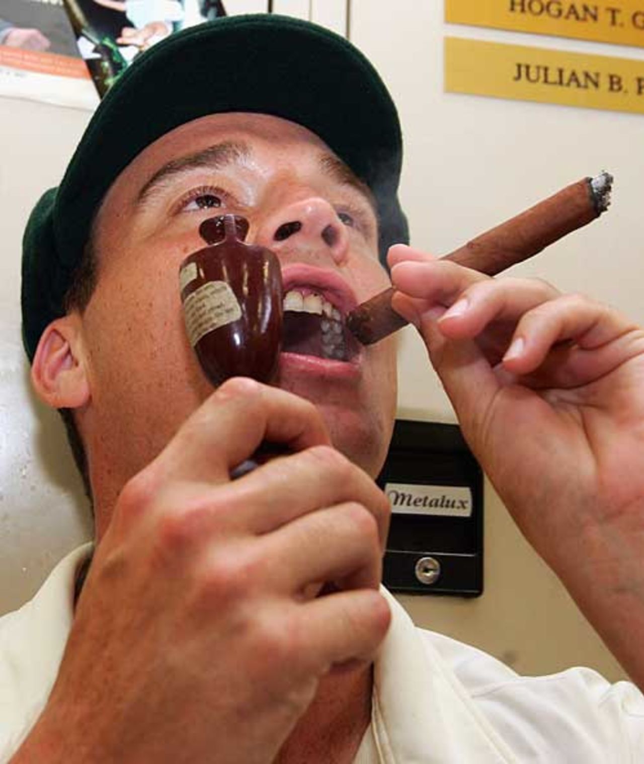 Stuart Clark enjoys that winning feeling, Australia v England, 3rd Test, Perth, December 18, 2006