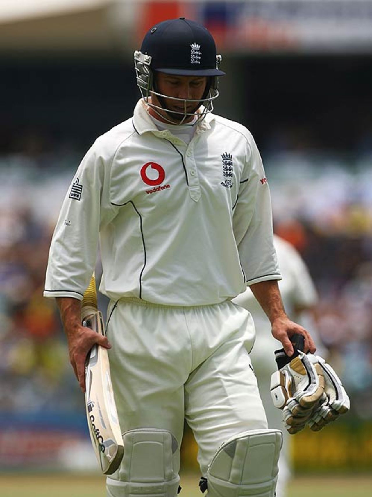 Geraint Jones makes his way back to the pavilion after being run out for 0, Australia v England, 3rd Test, Perth, December 18, 2006
