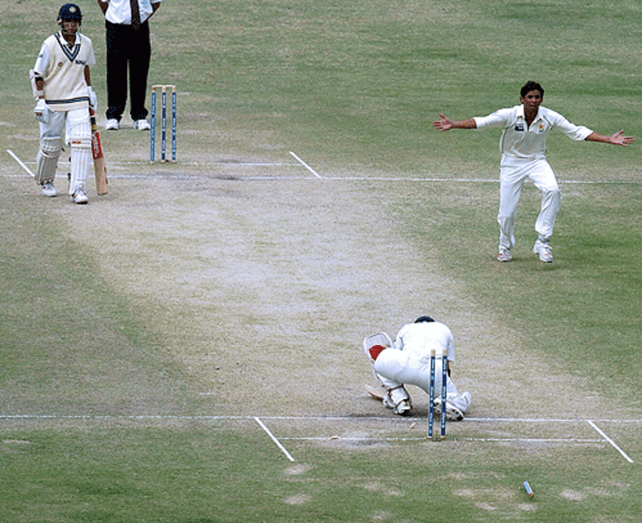 Mohammad Asif sends Sachin Tendulkar's stumps for a walk, Pakistan v India, 3rd Test, Karachi, February 1, 2006