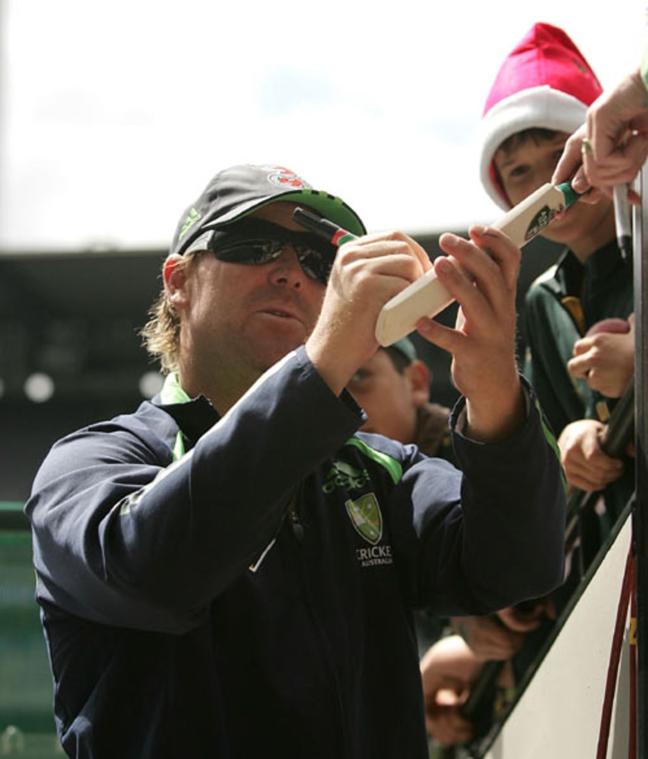 Shane Warne signs a bat on the eve of his final Melbourne Test, Melbourne, December 24, 2006