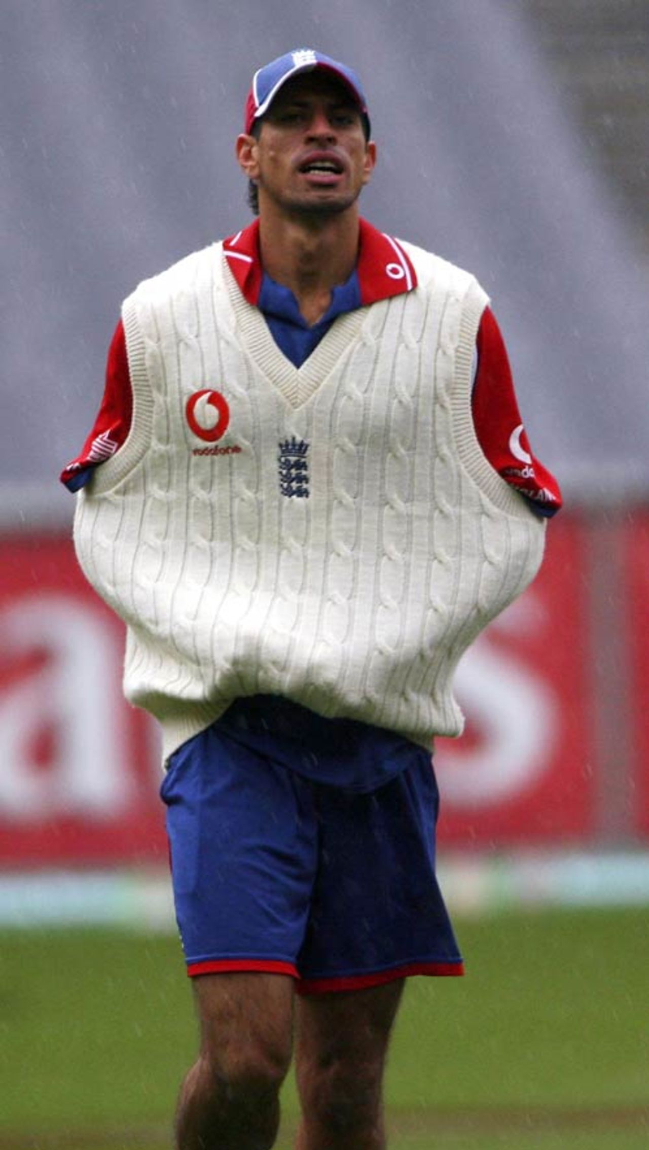 Sajid Mahmood keeps warm during the nets session, Melbourne, December 25, 2006