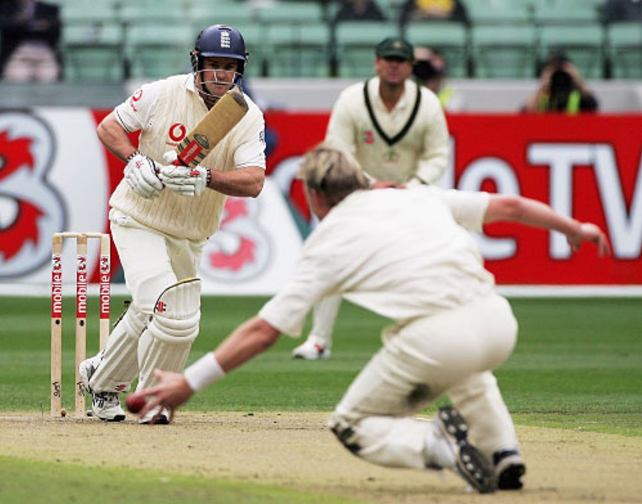 Brett Lee stoops to field off his own bowling, Australia v England, 4th Test, MCG, December 26, 2006
