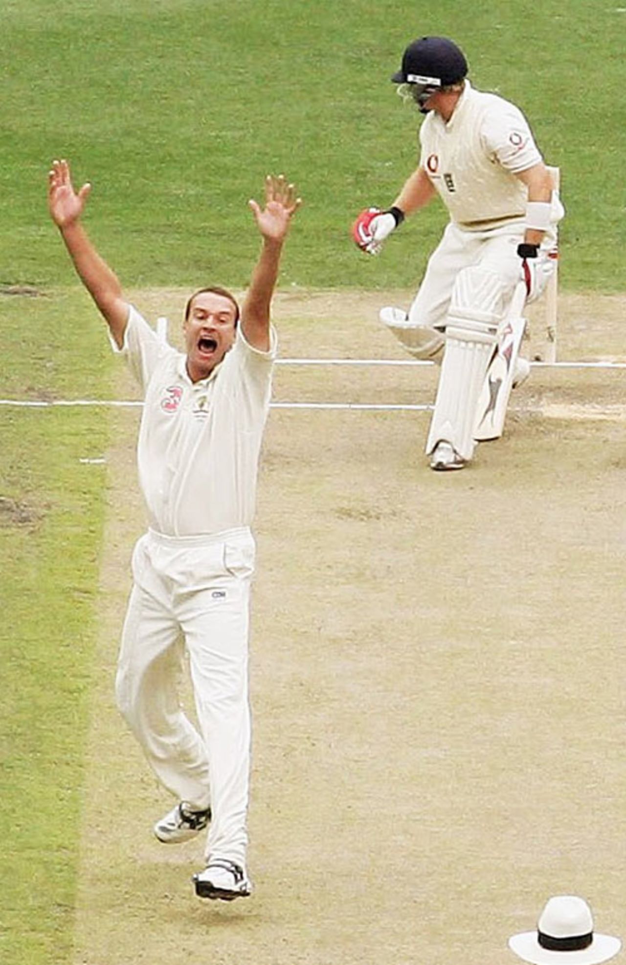 Stuart Clark claims the second wicket after England elected to bat, trapping Ian Bell lbw in the rain-affected second session, Australia v England, 4th Test, Melbourne, December 26, 2006