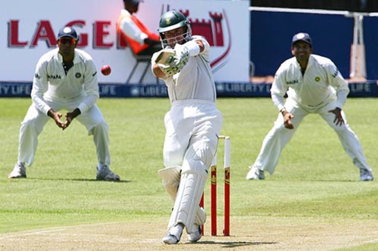 Herschelle Gibbs lines up to pull, South Africa v India, 2nd Test, Durban, 1st day, December 26, 2006