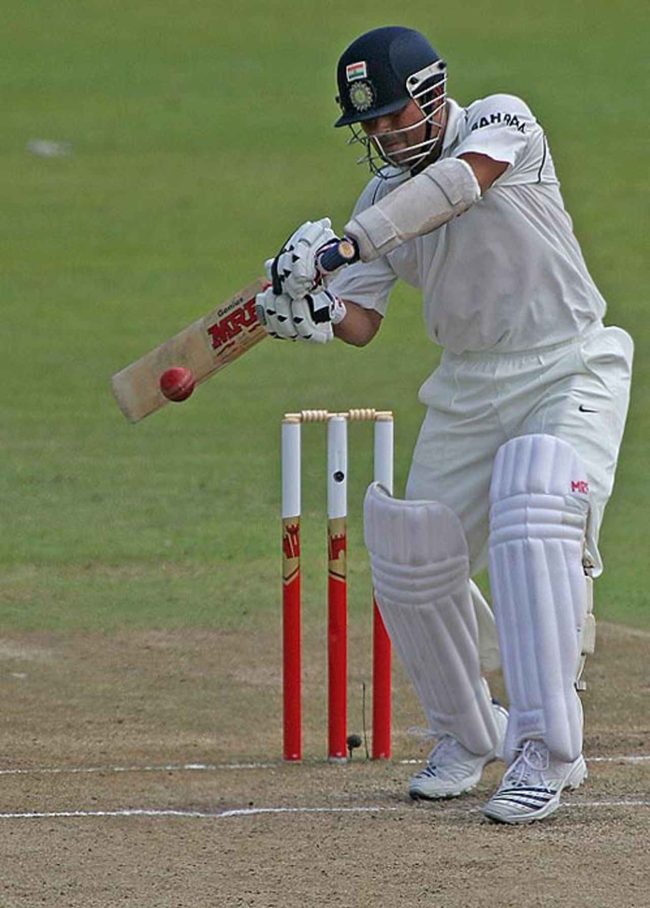 Sachin Tendulkar gets in position to slice one past point, South Africa v India, 2nd Test, Durban, 2nd day, December 27, 2006