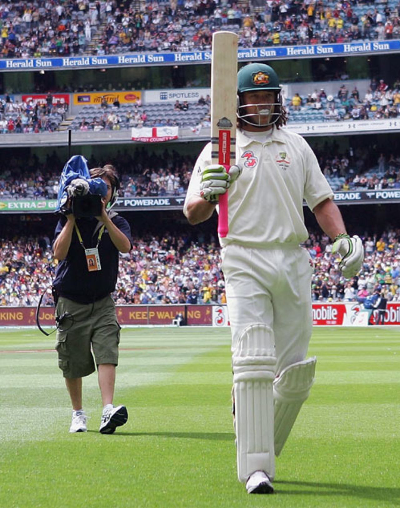 Andrew Symonds walks off after adding only two to his overnight 154, Australia v England, 4th Test, Melbourne, December 27, 2006