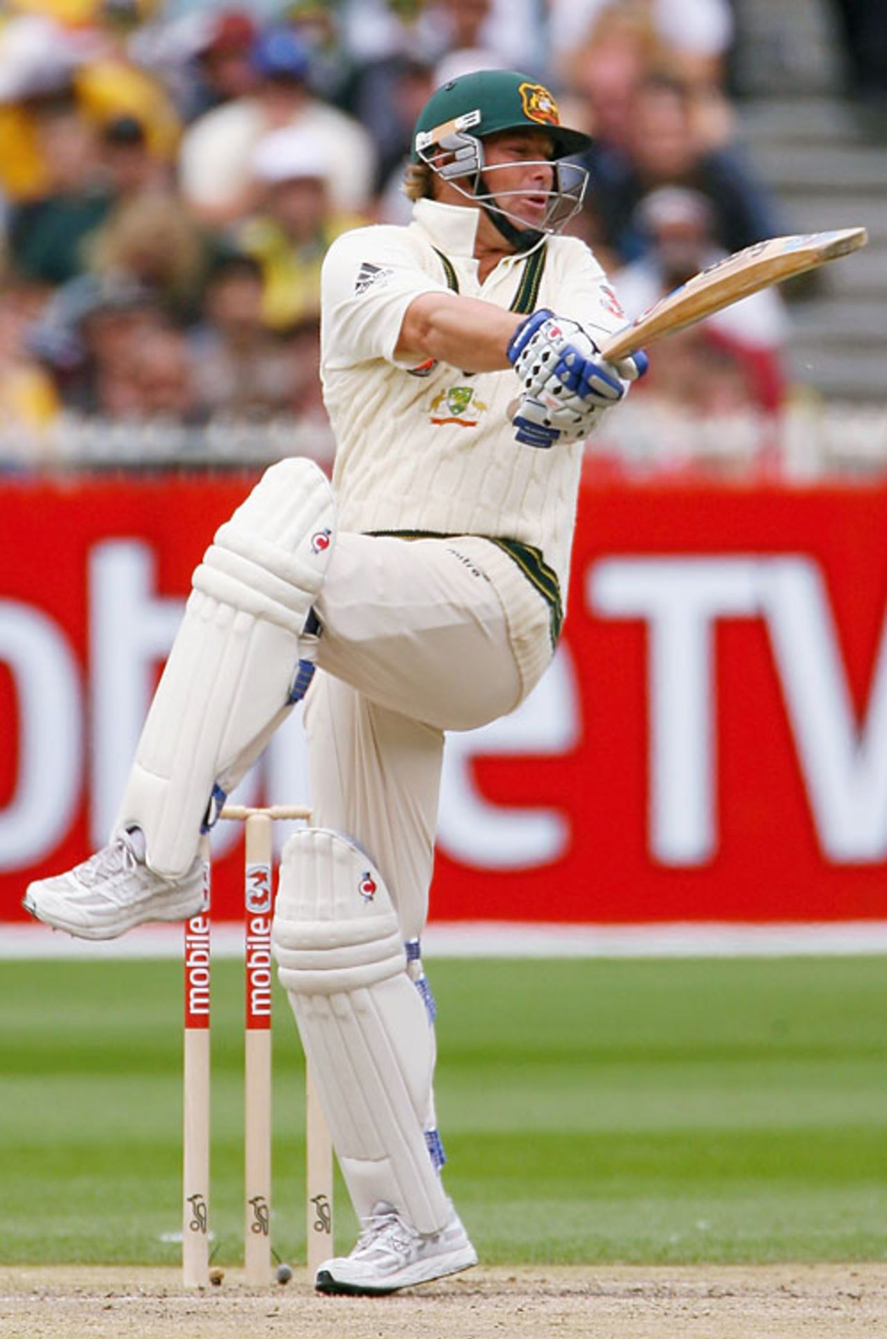 Shane Warne takes his eye off the ball and pulls, Australia v England, 4th Test, Melbourne, December 28, 2006
