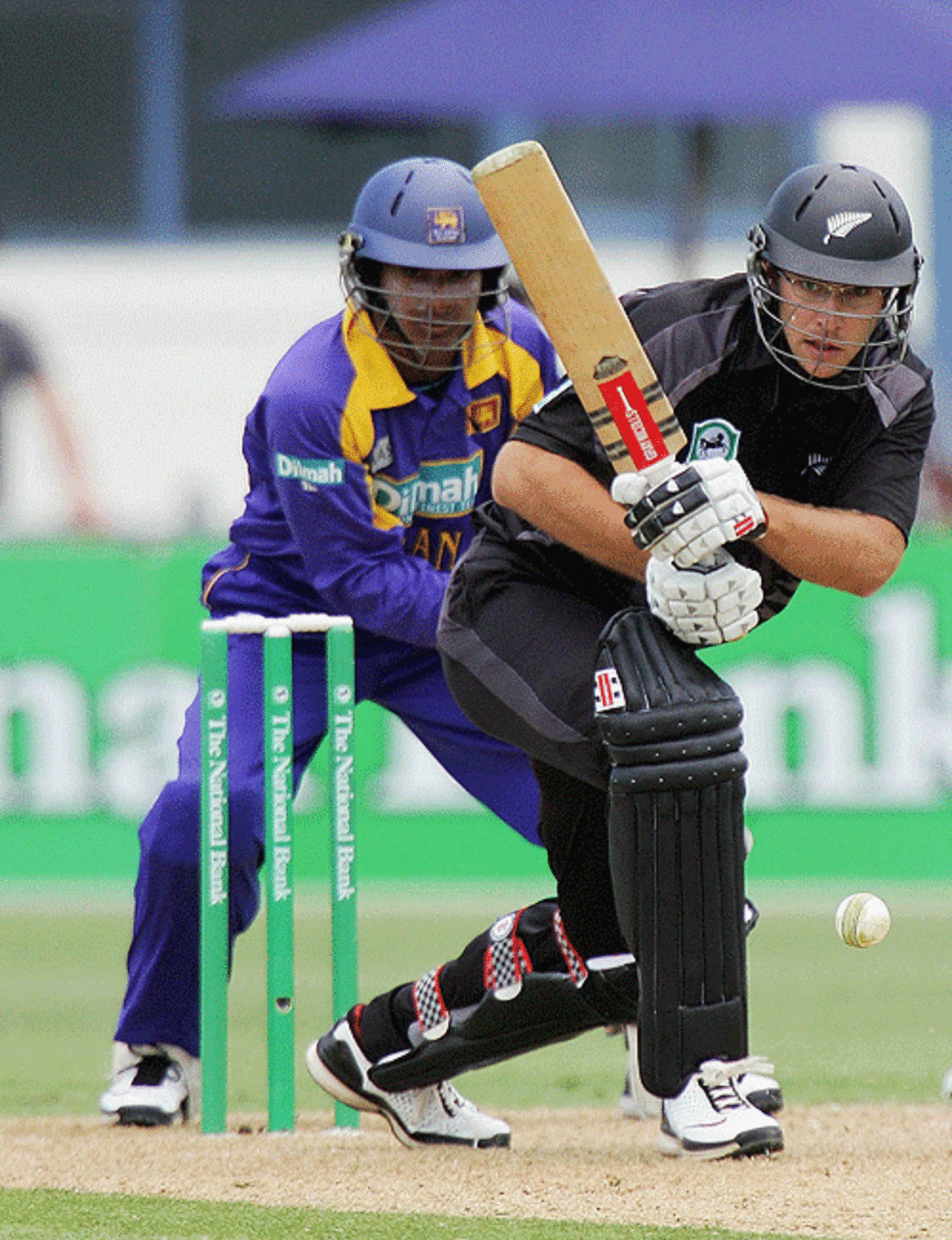 Daniel Vettori came out in search of quick runs, New Zealand v Sri Lanka, 1st ODI, Napier, December 28, 2006