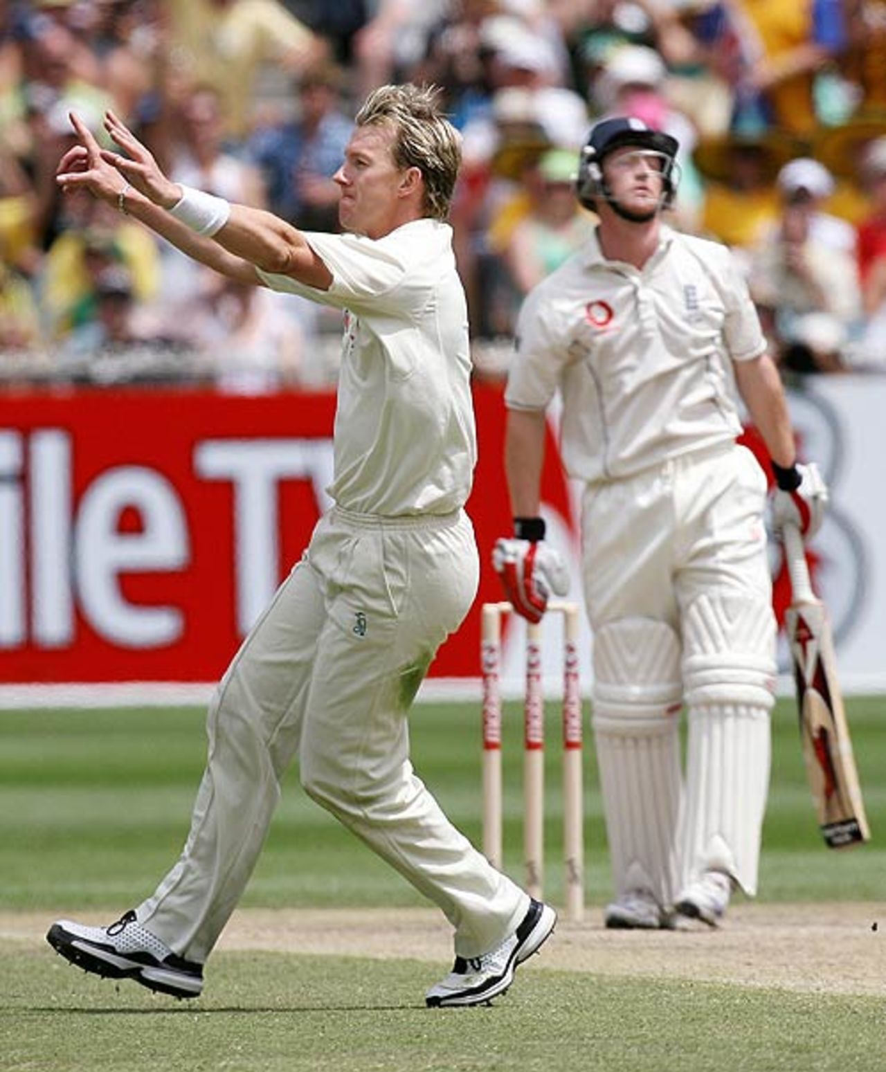 Brett Lee celebrates having Paul Collingwood caught for 16, Australia v England, 4th Test, Melbourne, December 28, 2006