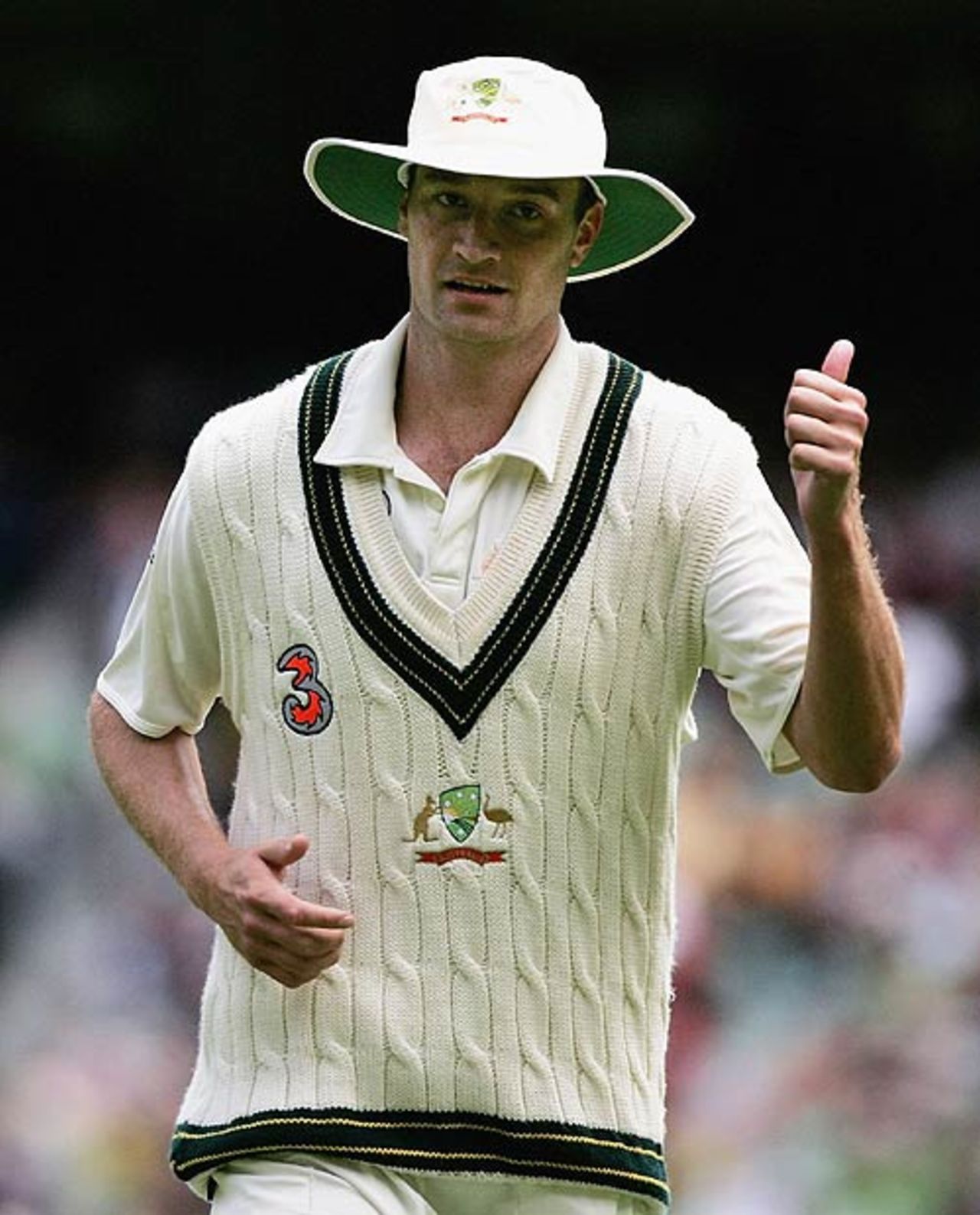 Stuart Clark gives the crowd a thumbs-up after taking a wicket, Australia v England, 4th Test, Melbourne, December 28, 2006