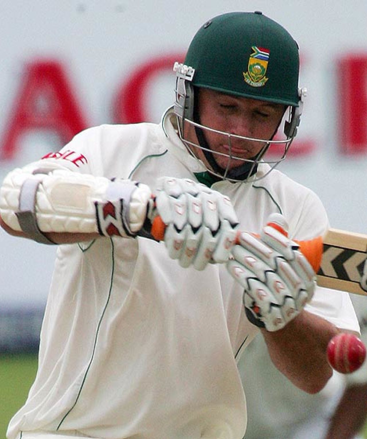 Graeme Smith winds up for a pull, South Africa v India, 2nd Test, Durban, 3rd day, December 28, 2006