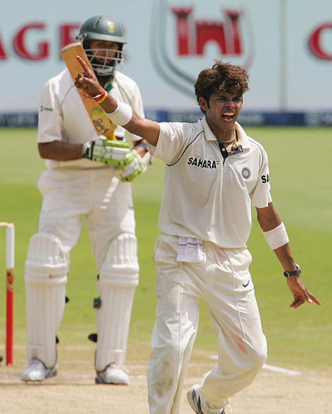 Sreesanth traps Hashim Amla leg before, South Africa v India, 2nd Test, Durban, 4th day, December 29, 2006