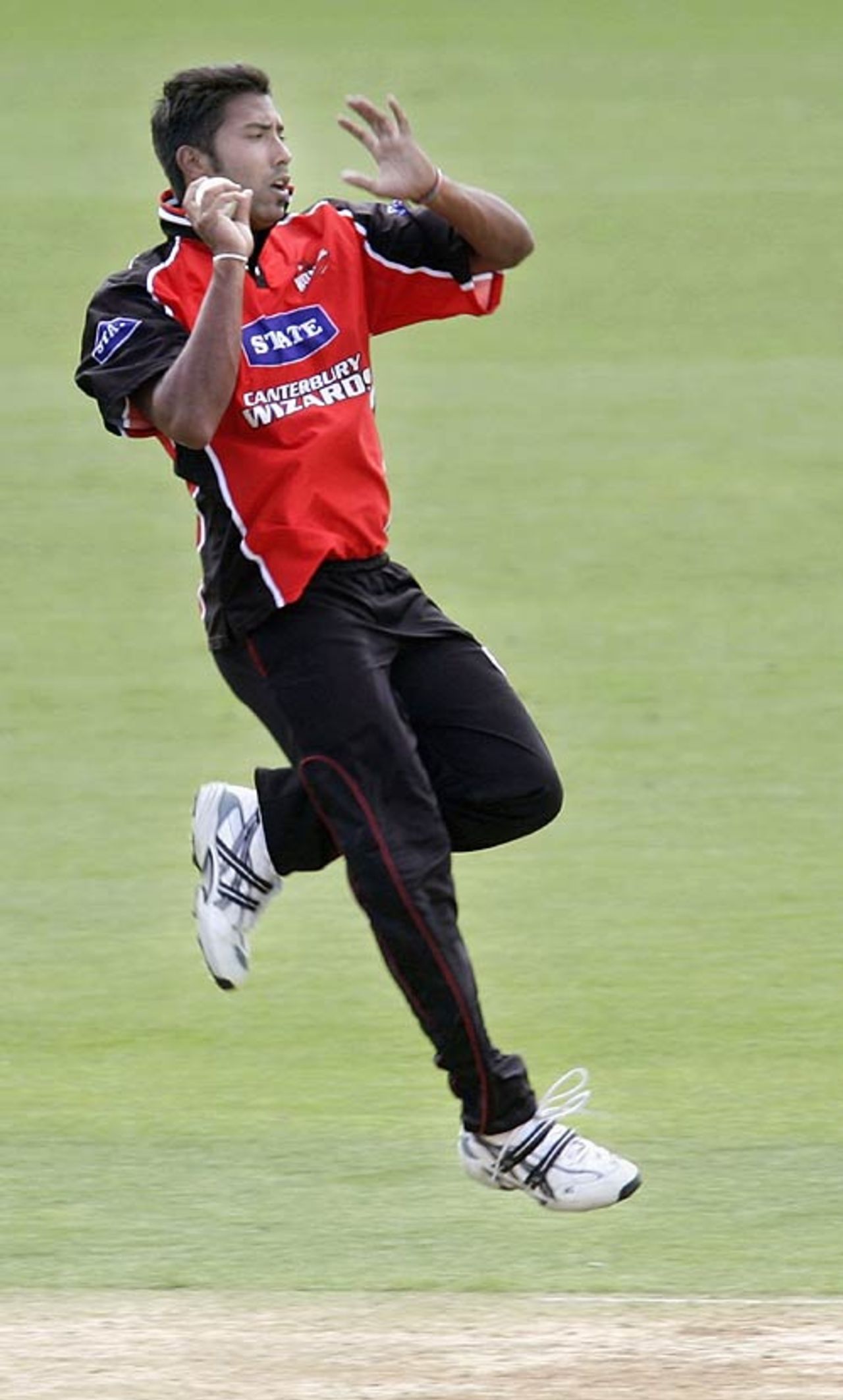 Sunnie Chan bowls during the State Shield match, Auckland Aces v Canterbury Wizards, State Shield, December 30, 2006