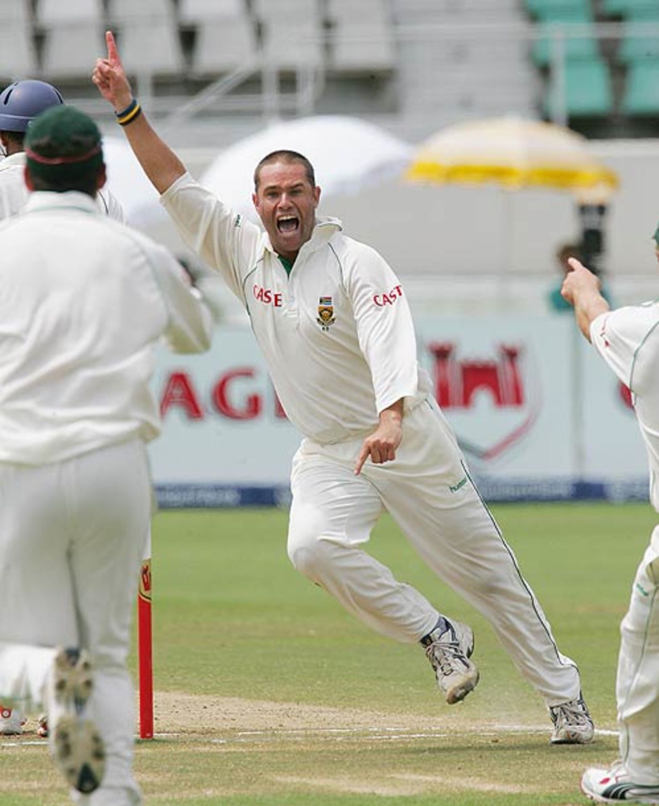 Andrew Hall snares Anil Kumble and India sink further, South Africa v India, 2nd Test, Durban, 5th day, December 30, 2006
