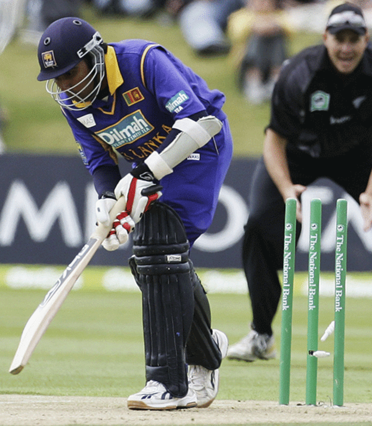 Mahela Jayawardene is cleaned up by Mark Gillespie, New Zealand v Sri Lanka, 2nd ODI, Queenstown, December 31, 2006