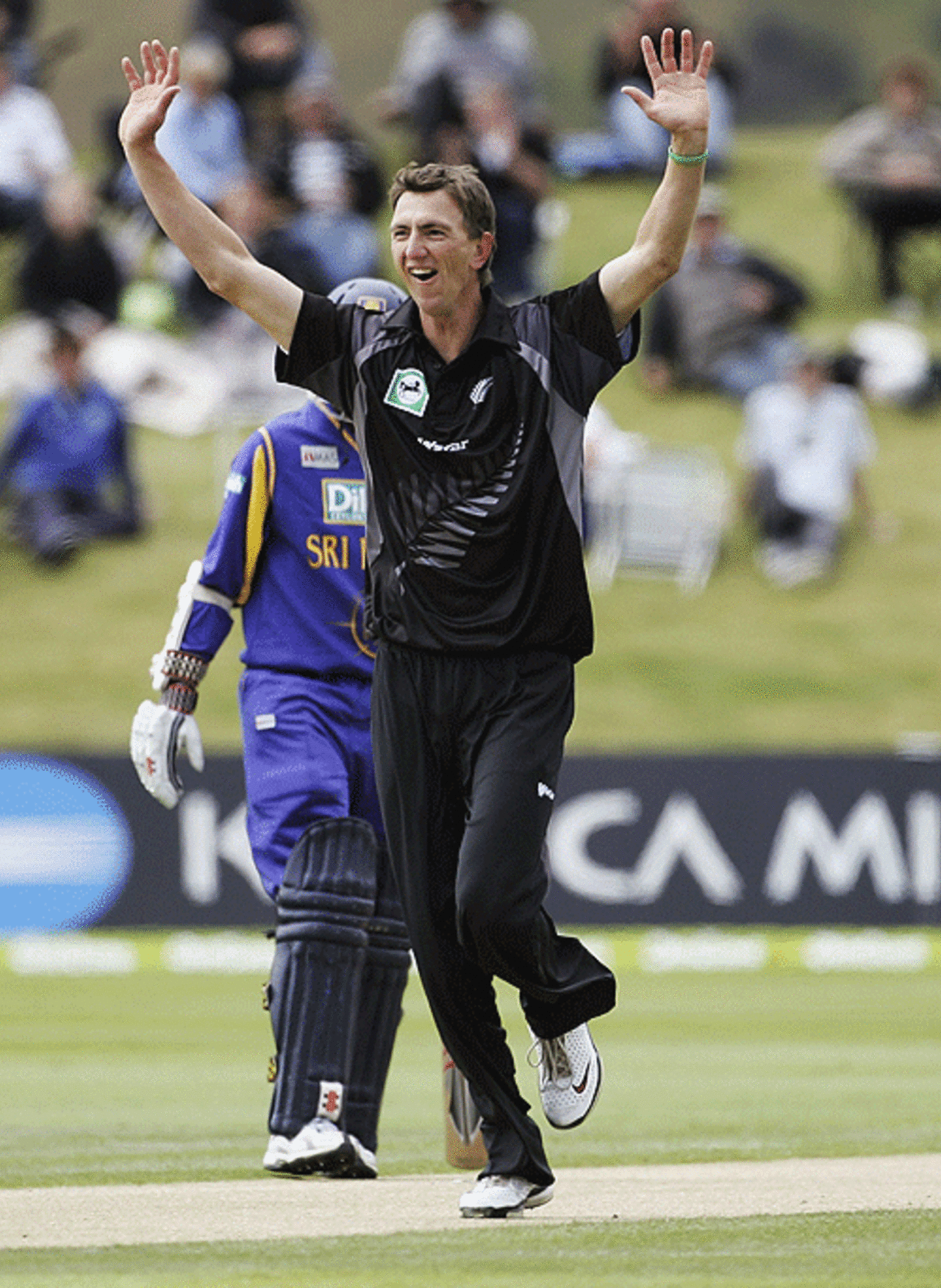 Michael Mason celebrates a wicket, New Zealand v Sri Lanka, 2nd ODI, Queenstown, December 31, 2006