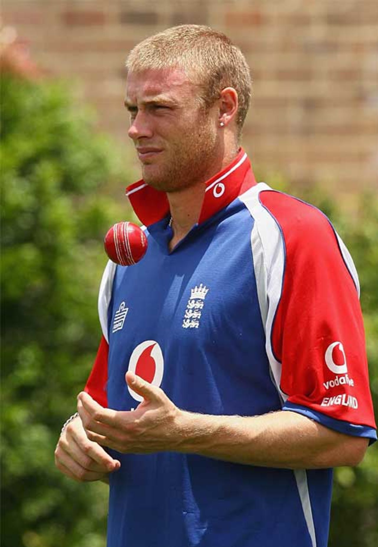 Andrew Flintoff prepares for the final Test in Sydney