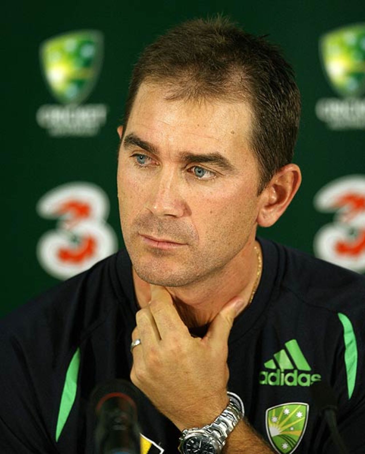 Justin Langer faces the media to announce his retirement from Test cricket, Sydney, January 1, 2007
