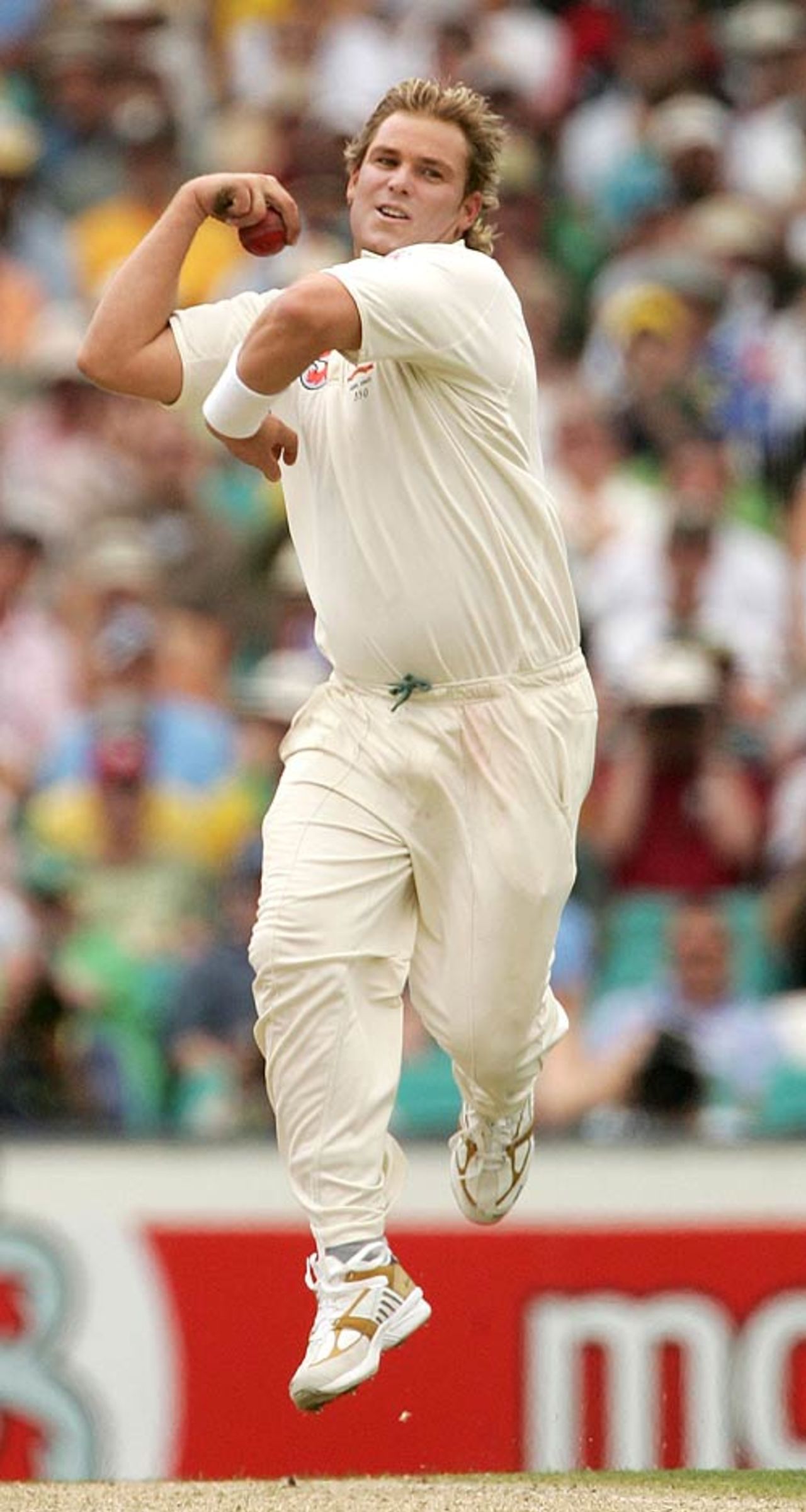 Shane Warne looks for his first wicket in his final Test, Australia v England, 5th Test, Sydney, January 2, 2007