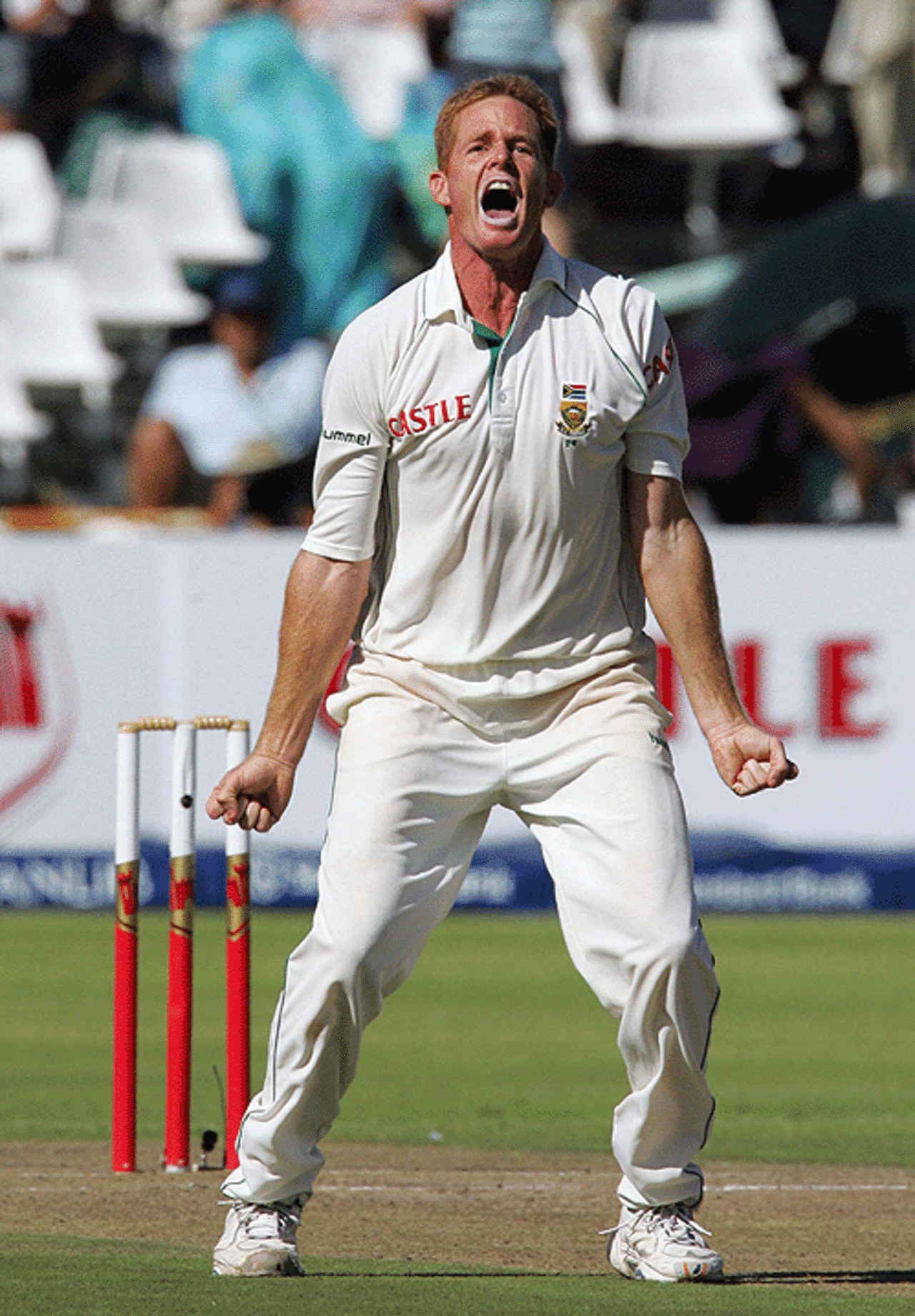 Shaun Pollock is ecstatic after getting Rahul Dravid's wicket, South Africa v India, 2nd Test, Durban, 1st day, January 2, 2007
