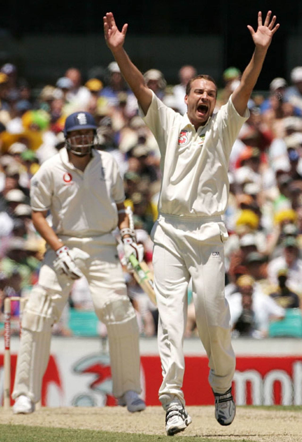 98.6 Clark to Harmison, OUT, yorker, Harmison shapes to turn to leg but misses, the ball hits him on the full and no doubts with Bowden's decision ... that was going on to hit a third of the way up middle and leg, Australia v England, 5th Test, Sydney, January 3, 2007
